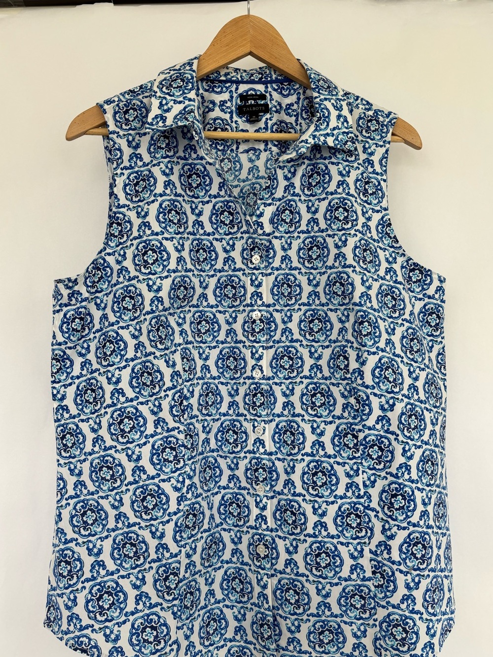 Talbots , size 16 , blue/ white medallion- pattern, sleeveless blouse